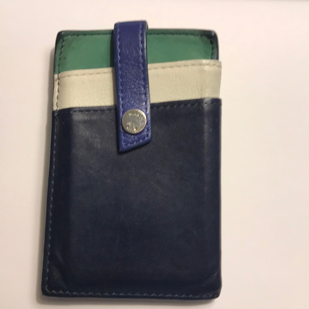 Want Les Essentials slim wallet.